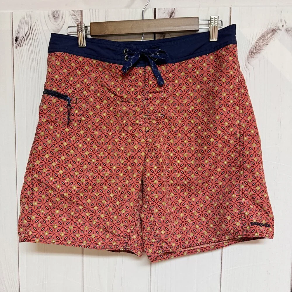 Patagonia Men's Wavefarer Board‎ Shorts 32 Red Geometric EUC
